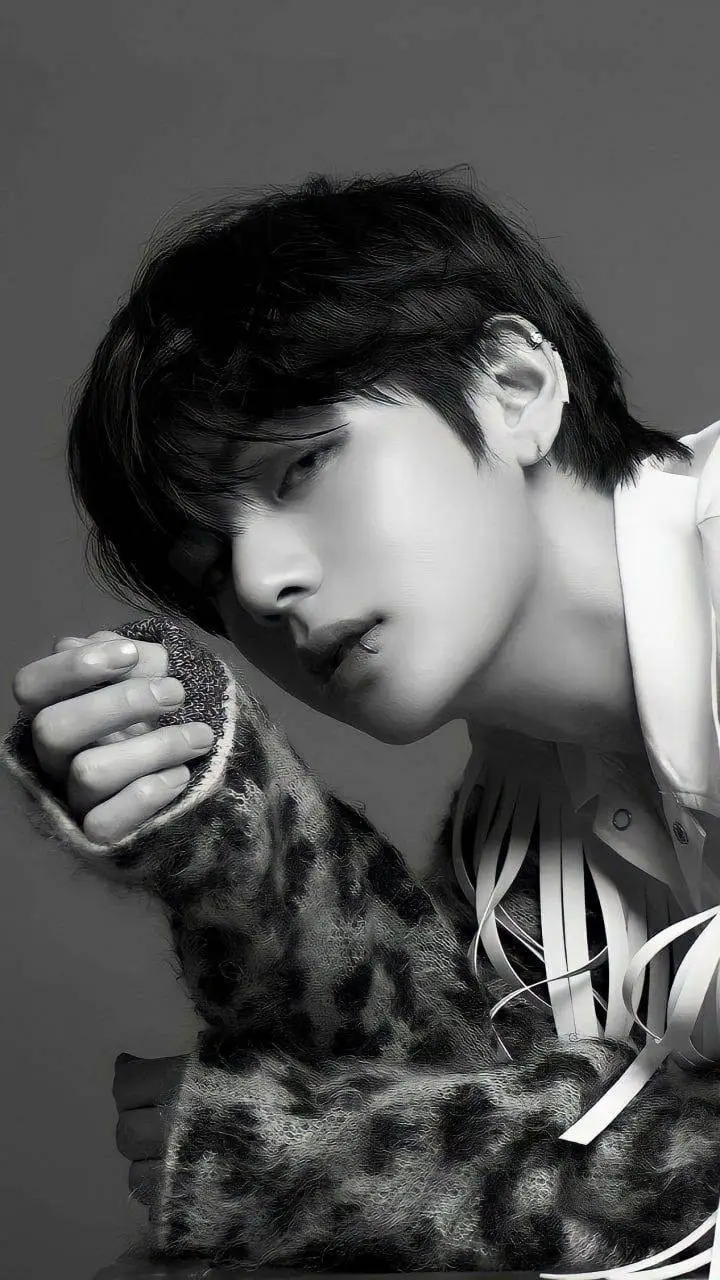 ai character: Taehyung 💚 background