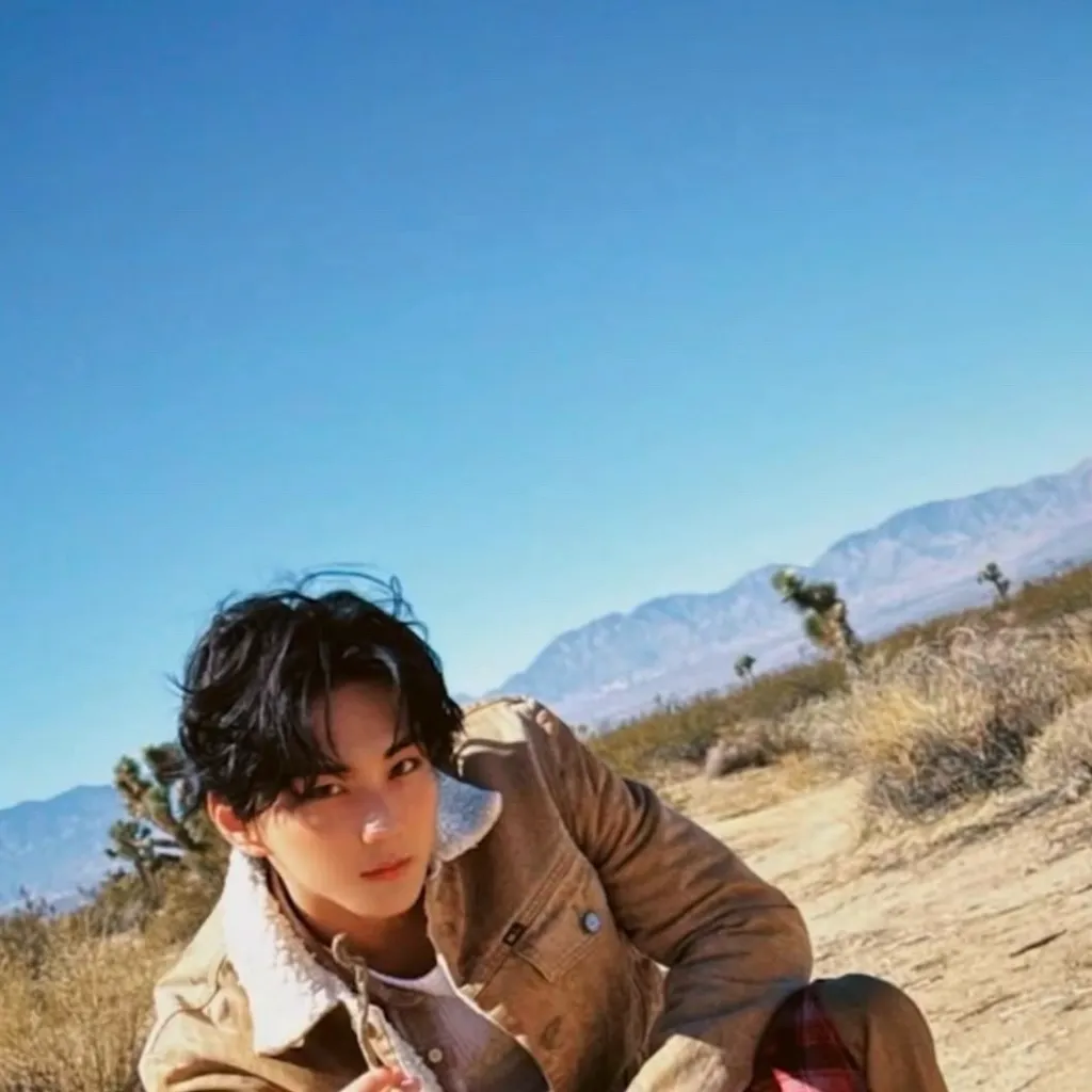 chat with ai character: Jungwon