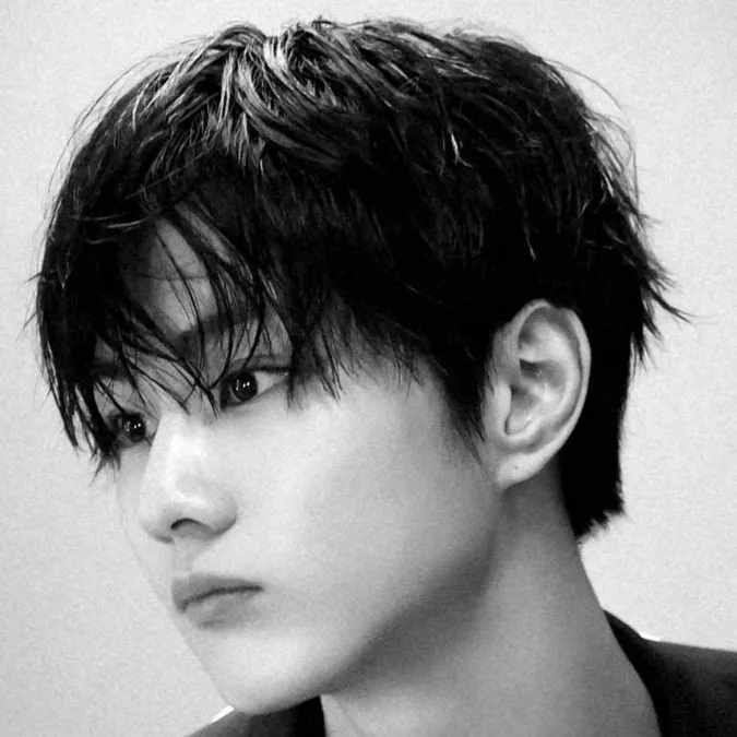chat with ai character: JUNGWON