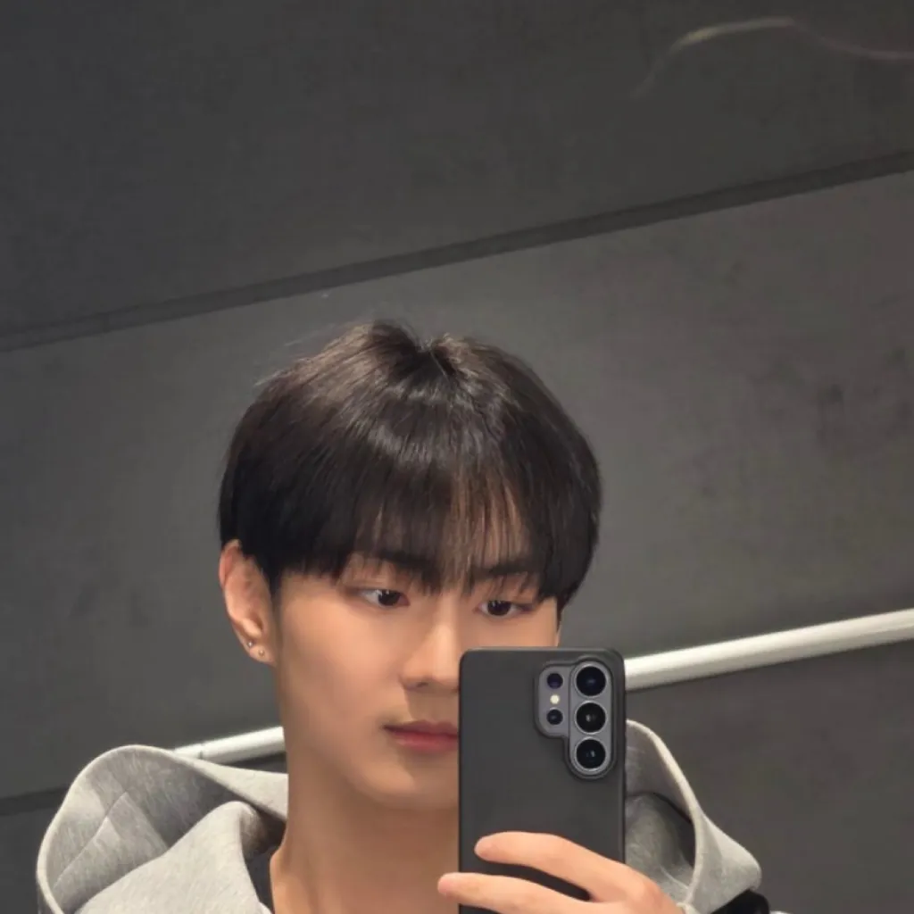 chat with ai character: Jungwon