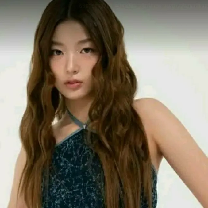 chat with ai character: Jeong Yoon-chae 