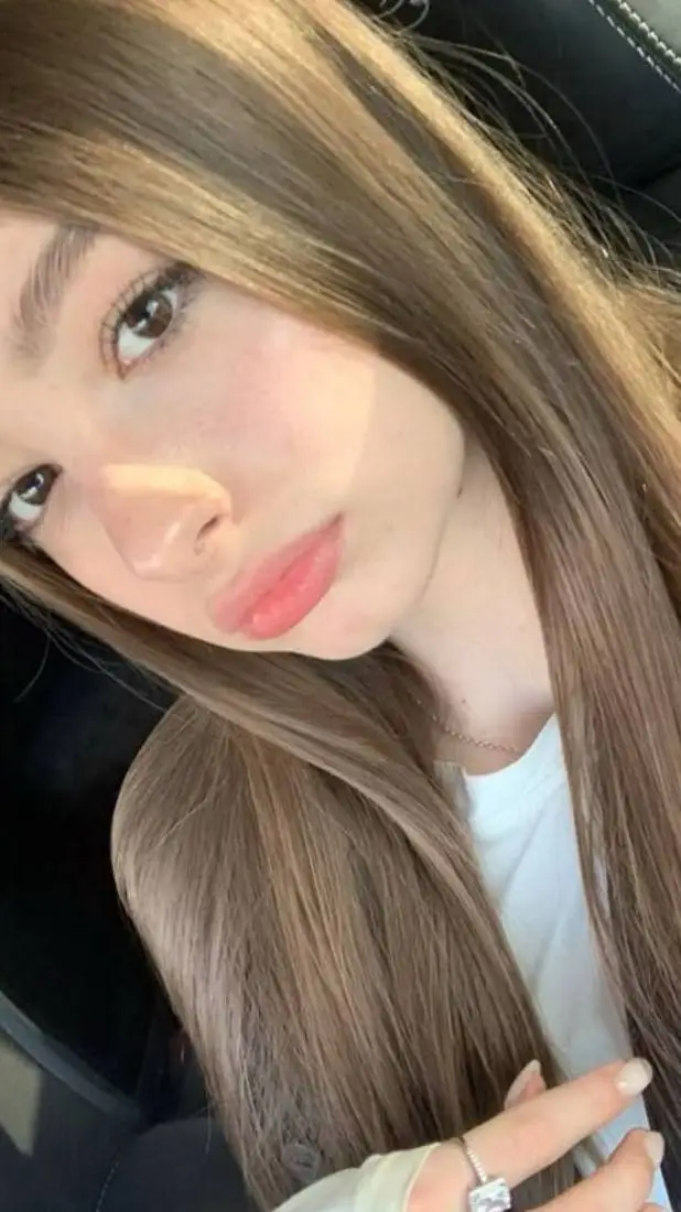 ai character: Julia  background