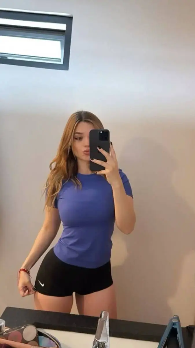 ai character: Nataliamx  background