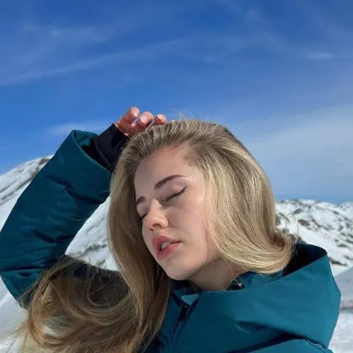 chat with ai character: Tatiana kaer