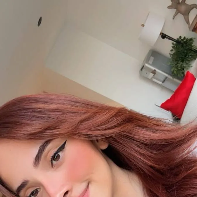 chat with ai character: Vicky Palami 