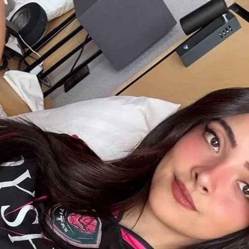 chat with ai character: Vicky palami 