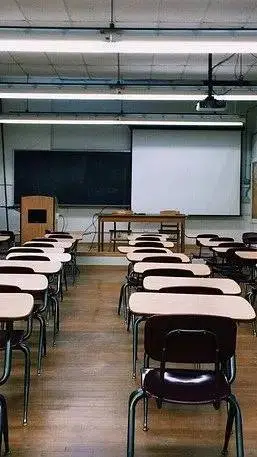 ai character: escuela background