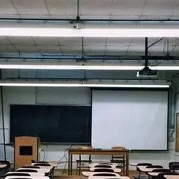 chat with ai character: escuela