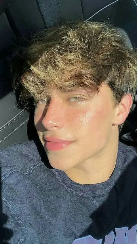 ai character: Ulises castiel  background