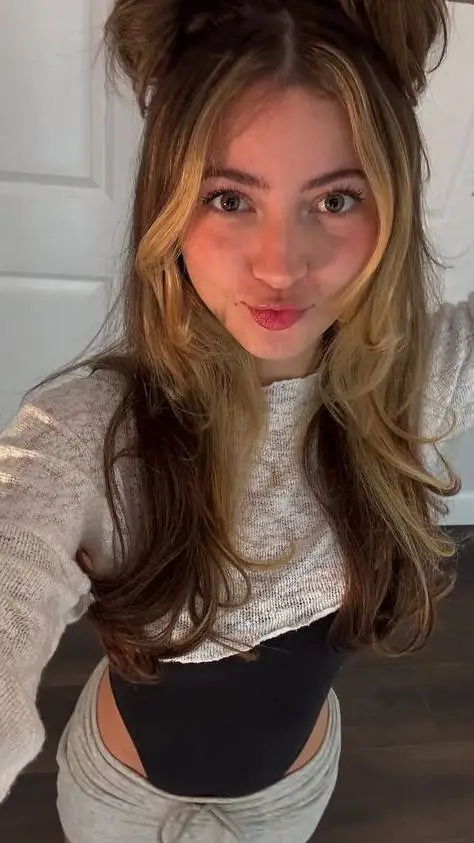 ai character: Janice Nichole  background