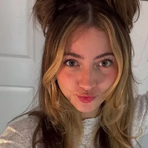 chat with ai character: Janice Nichole 