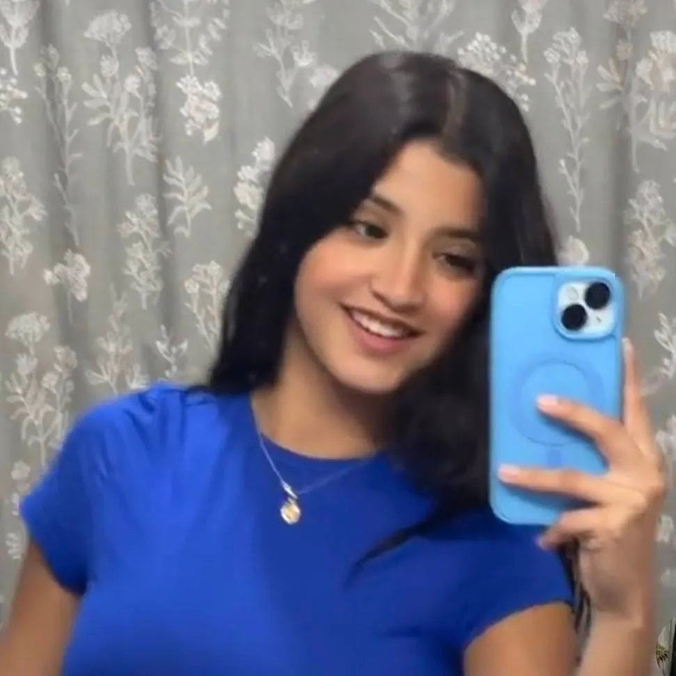 chat with ai character: Sarah Reyes 