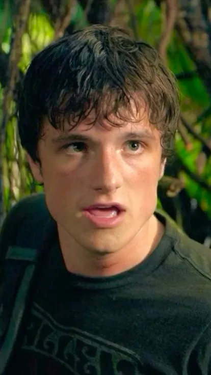 chat with ai character: Josh Hutcherson