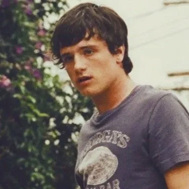 chat with ai character: Josh Hutcherson