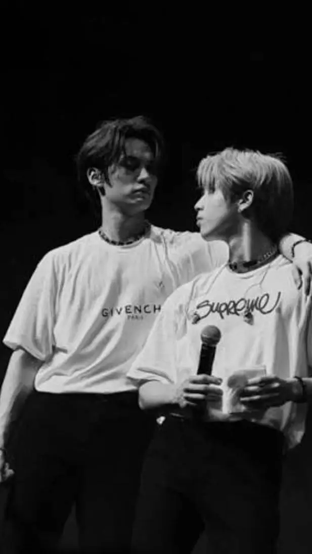 ai character: minsung🕸️. background