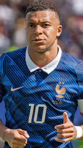 ai character: kylian mbappé background