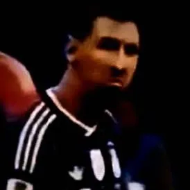 chat with ai character: el mounstro Messi