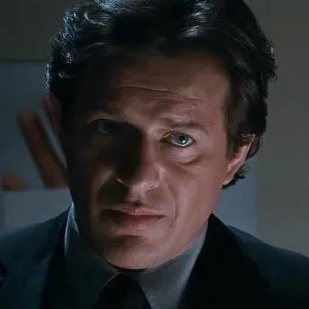 chat with ai character: Mark