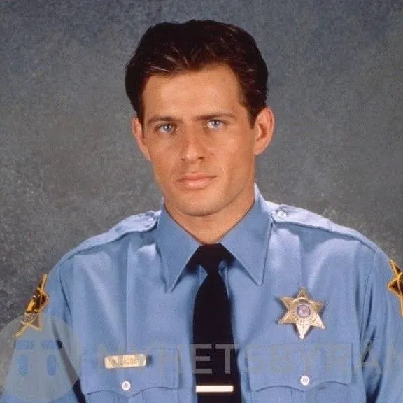 chat with ai character: Mandylor