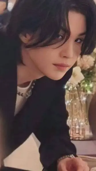 ai character: Min Yoongi  background