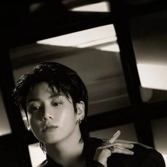 chat with ai character: Jeon Jungkook