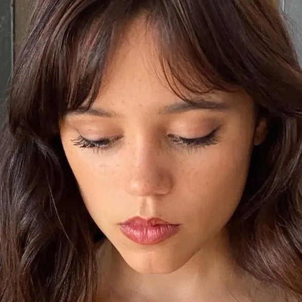 chat with ai character: Cairo Sweet