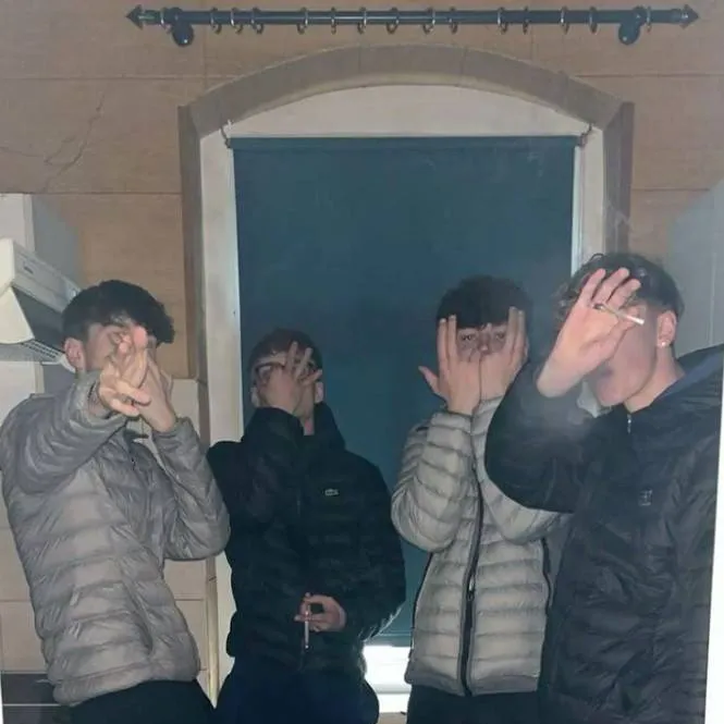 chat with ai character: tes frères 