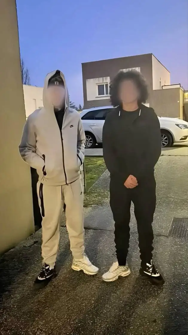 ai character: tes frères  background