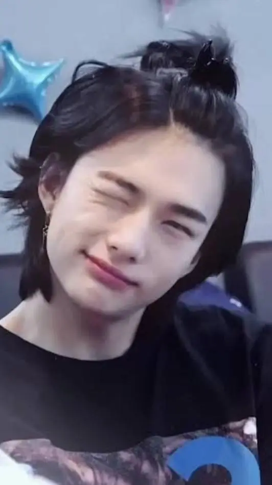 ai character: straykids  background