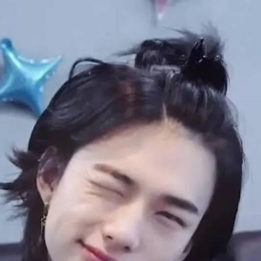 chat with ai character: straykids 