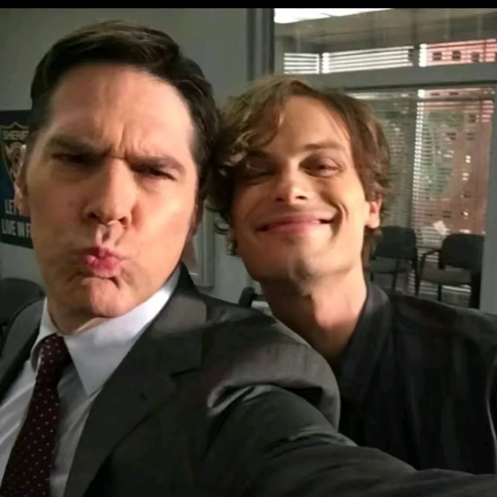 chat with ai character: 《CRIMINAL MINDS》