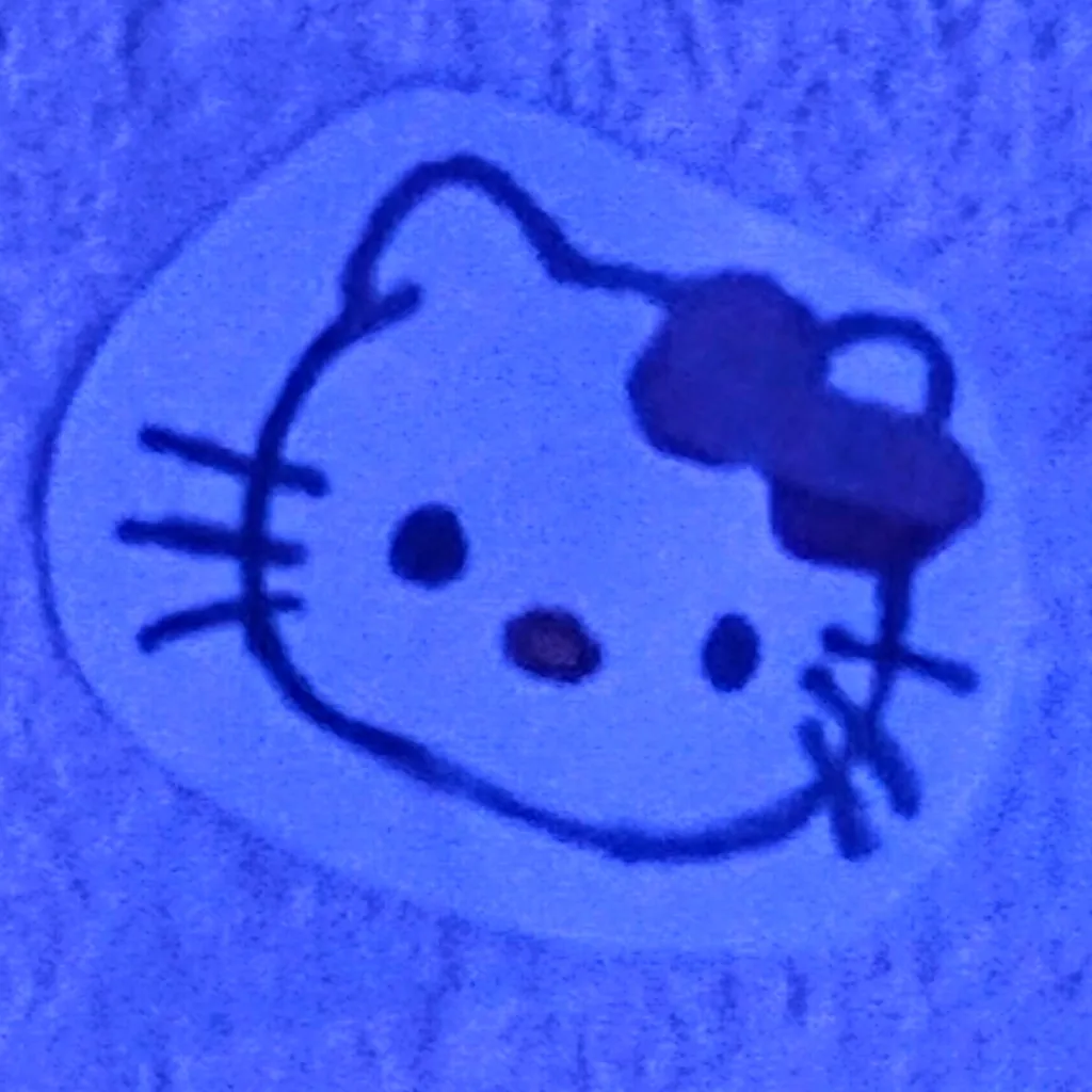 chat with ai character: ✰TEASS✰