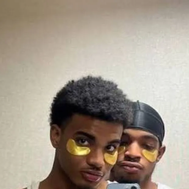chat with ai character: Jermaine and jay😇🤑