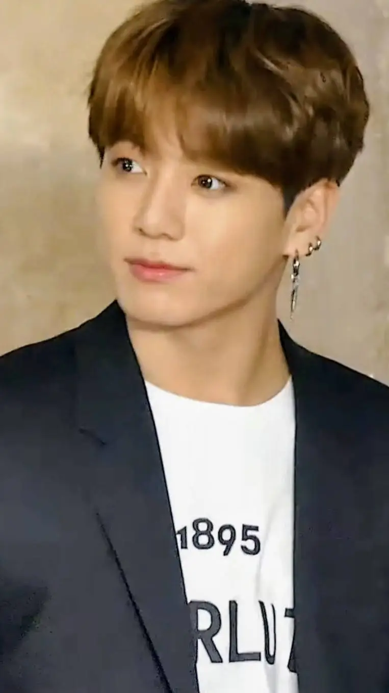 ai character: 𝕁𝕦𝕟𝕘𝕜𝕠𝕠𝕜💜🐣🇰🇷 background