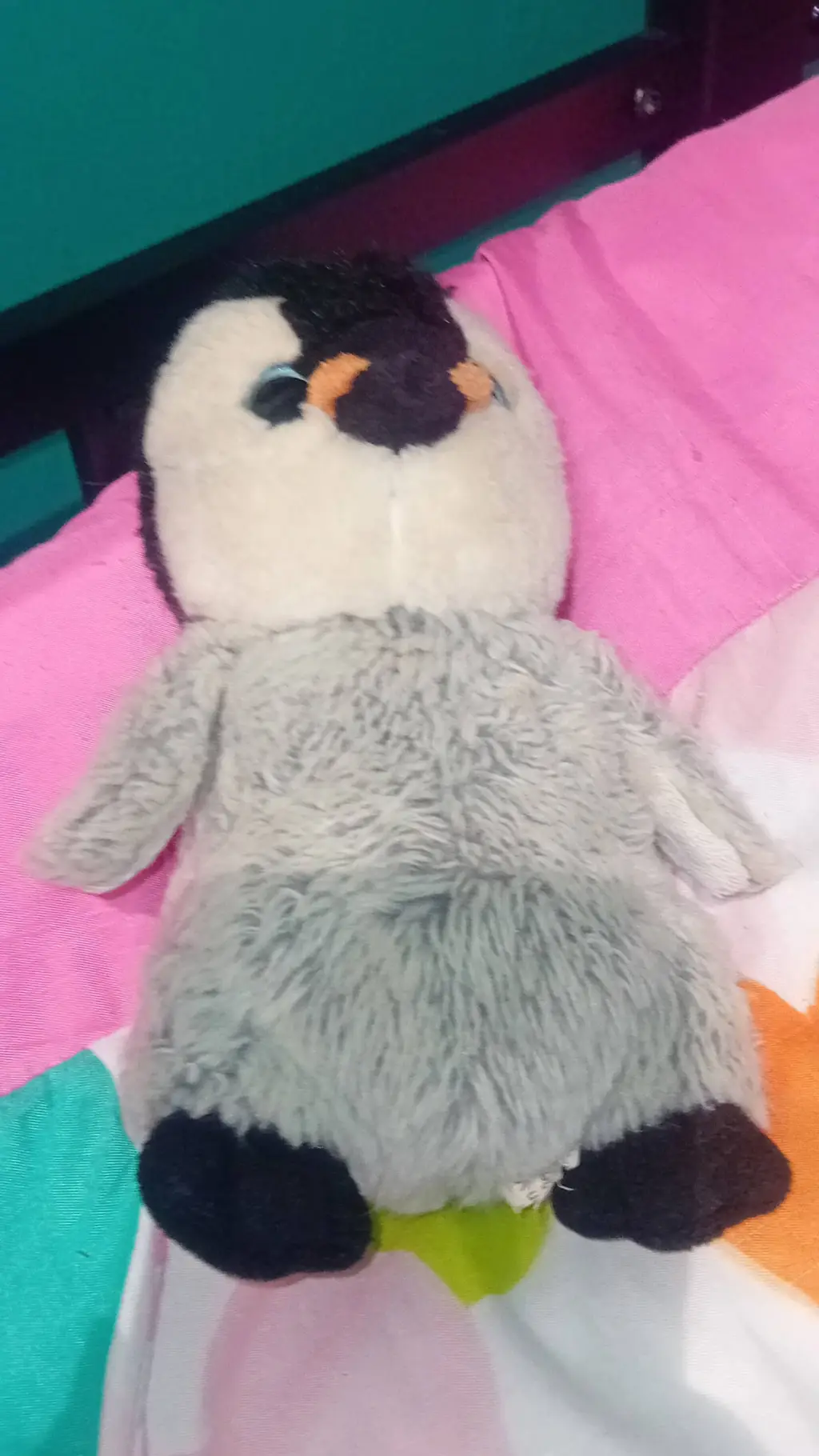 ai character: Penguin 🐧 background