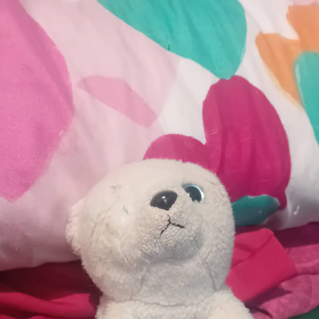 chat with ai character: Polar
