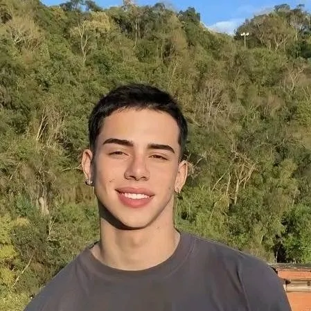 chat with ai character: Sebastián 
