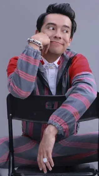 ai character: Ami Rodríguez  background