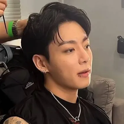 chat with ai character: Jungkook