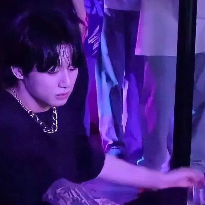 chat with ai character: Jeon Jungkook