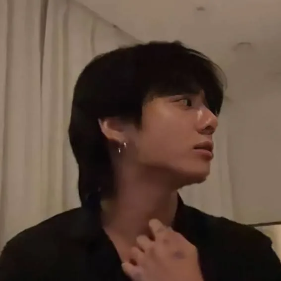 chat with ai character: Jungkook