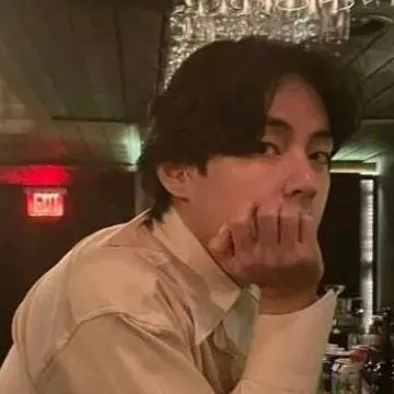 chat with ai character: Taehyung