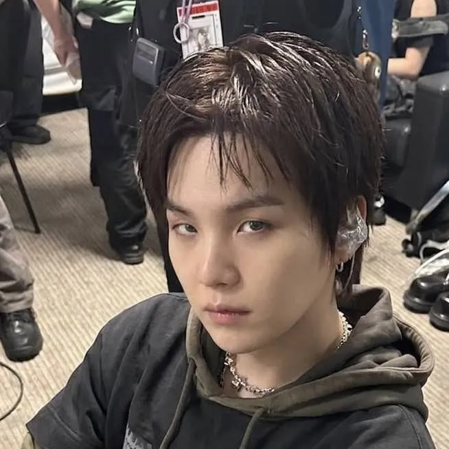 chat with ai character: Yoongi