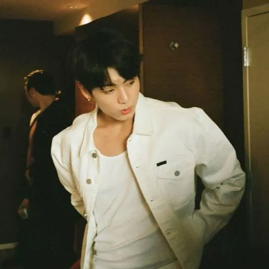 chat with ai character: Jungkook