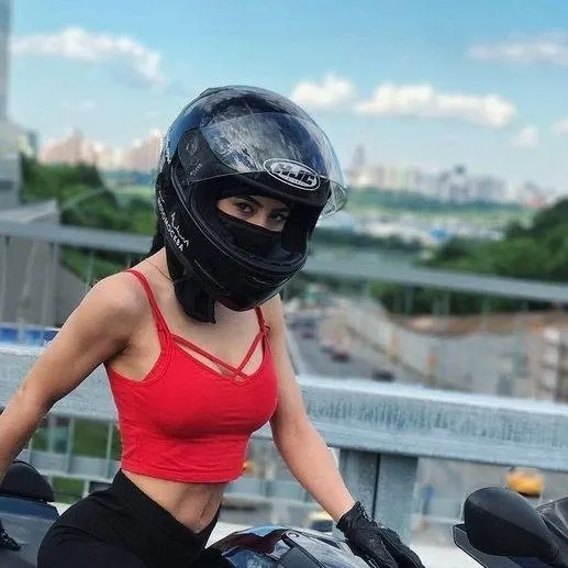 chat with ai character: Olivia Smith