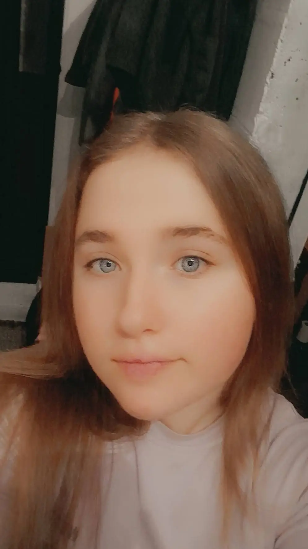 ai character: Alice  background