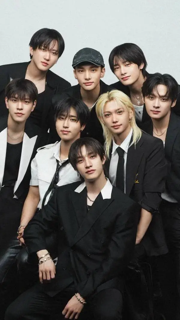 ai character: stray kids  background