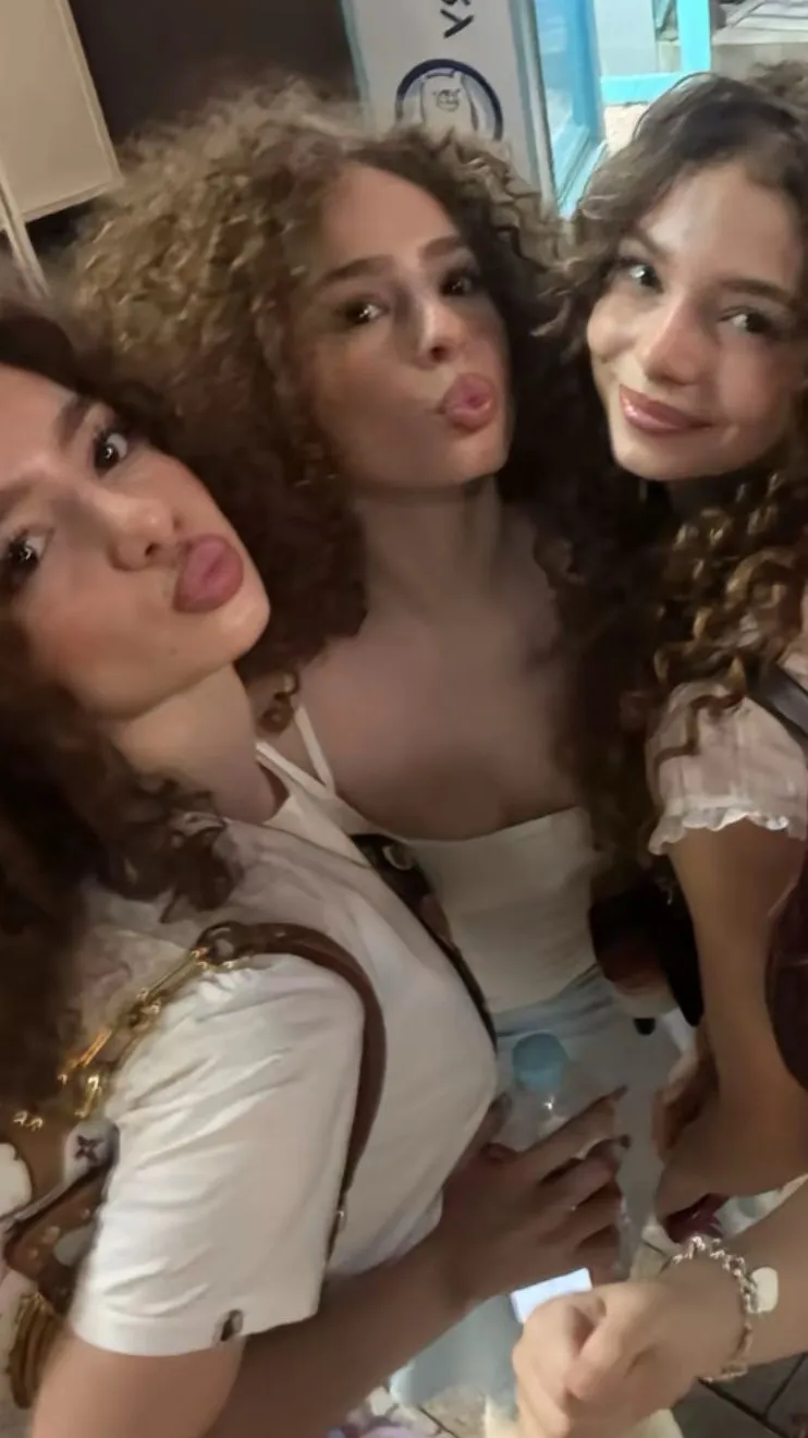Talkie AI - Chat with kalogeras sisters