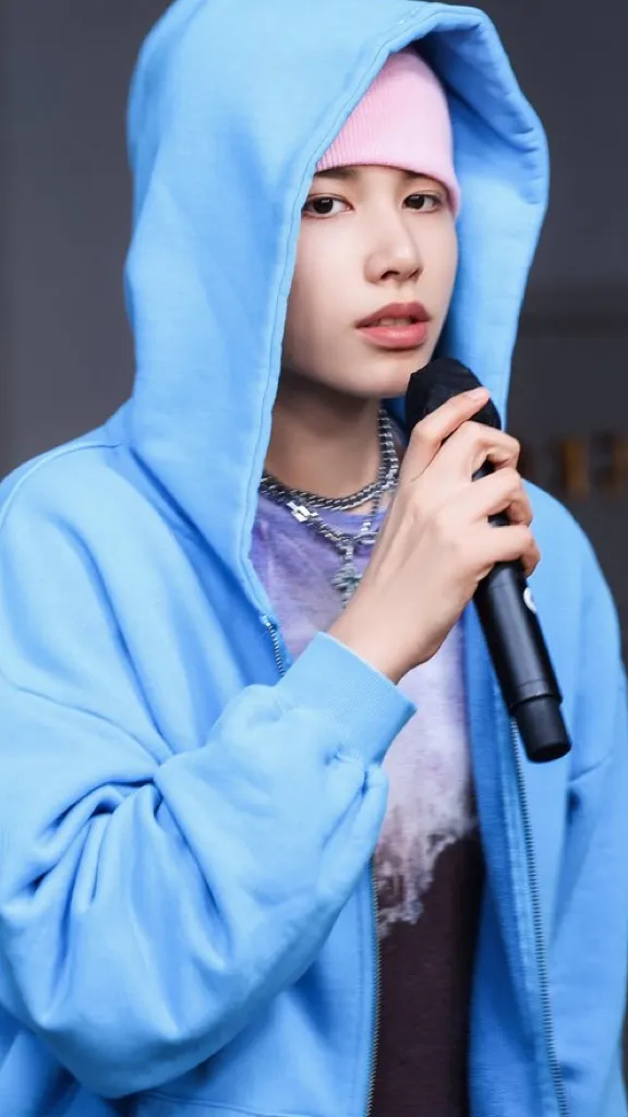 ai character: Louis background