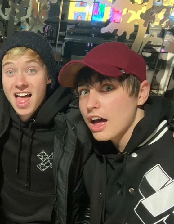 chat with ai character: Sam and Colby